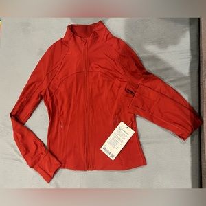 NWT Cropped Define Jacket
Nulu Size 8, ColourCayenne